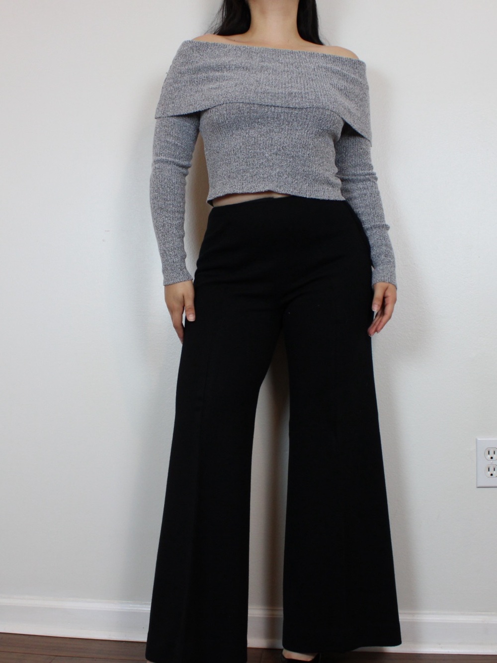 Vintage Jones New York Black 100% wool wide leg high waisted pants // size 6